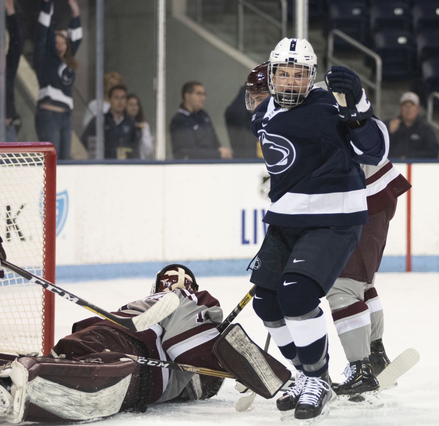 Men's hockey vs. Ottawa, Bell (7)